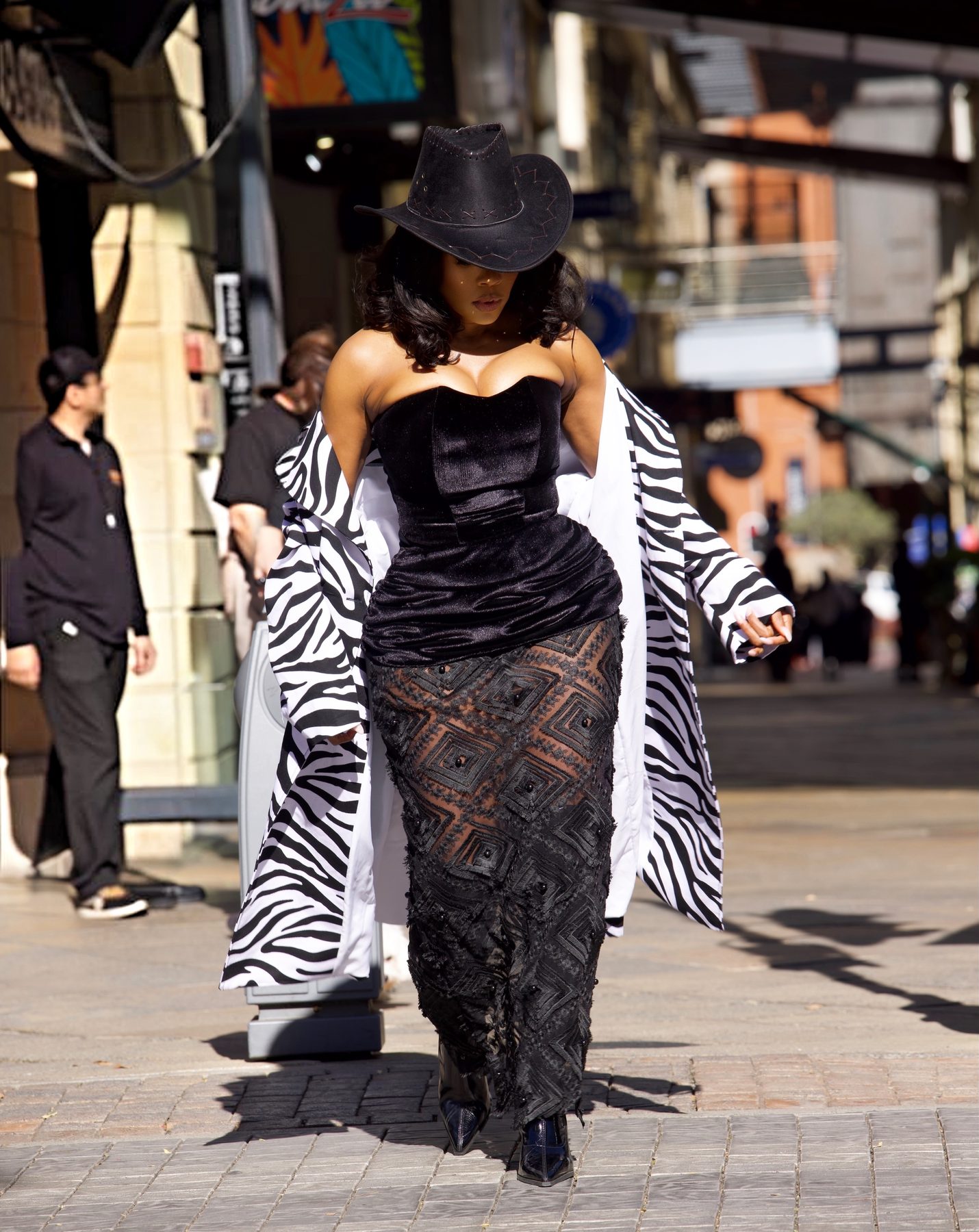Noir lace trained gown